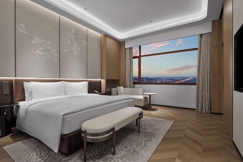 Wanda Jin Ordos Business Suite, 1 King Bed with Sofa bed, Private Bathroom, Garden View 2