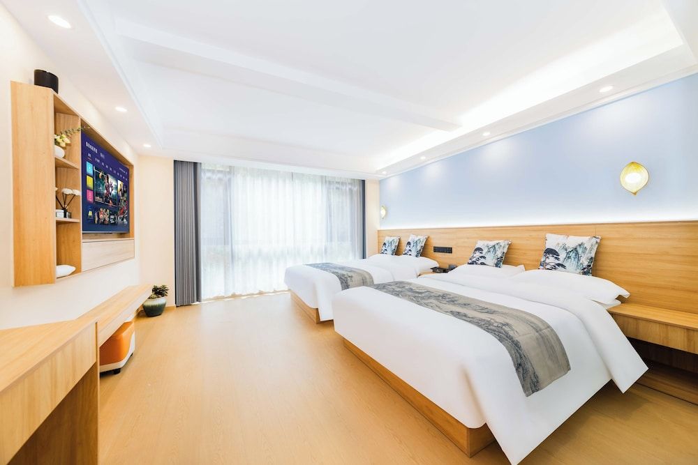 Luxury Quadruple Room, Hill View