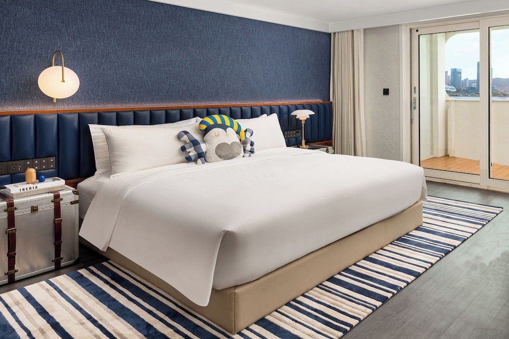 1 Queen Standard Sea View