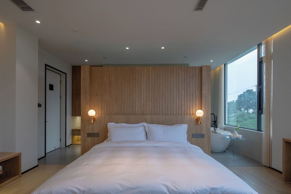 Xinchi Sakura Valley Resort Basic Double Room, Mountain View 2