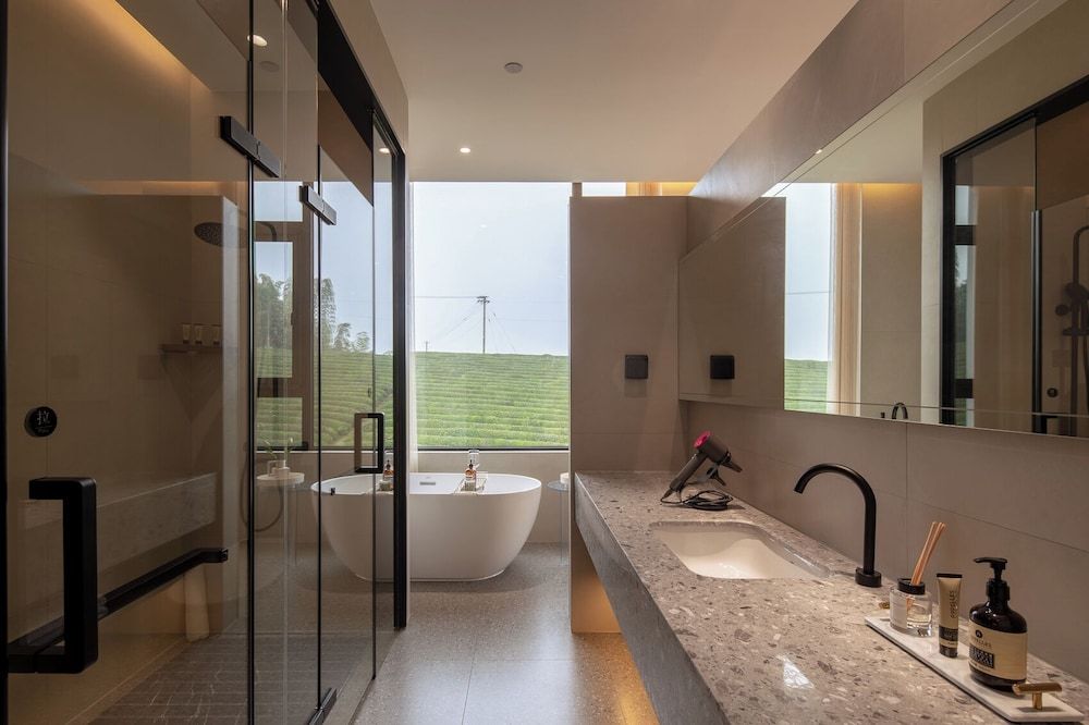 Xinchi Sakura Valley Resort Basic Double Room, Mountain View 4