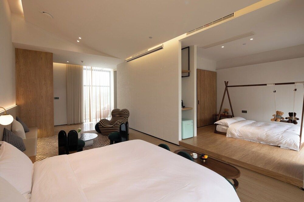Xinchi Sakura Valley Resort Family Twin Room, Hill View 2