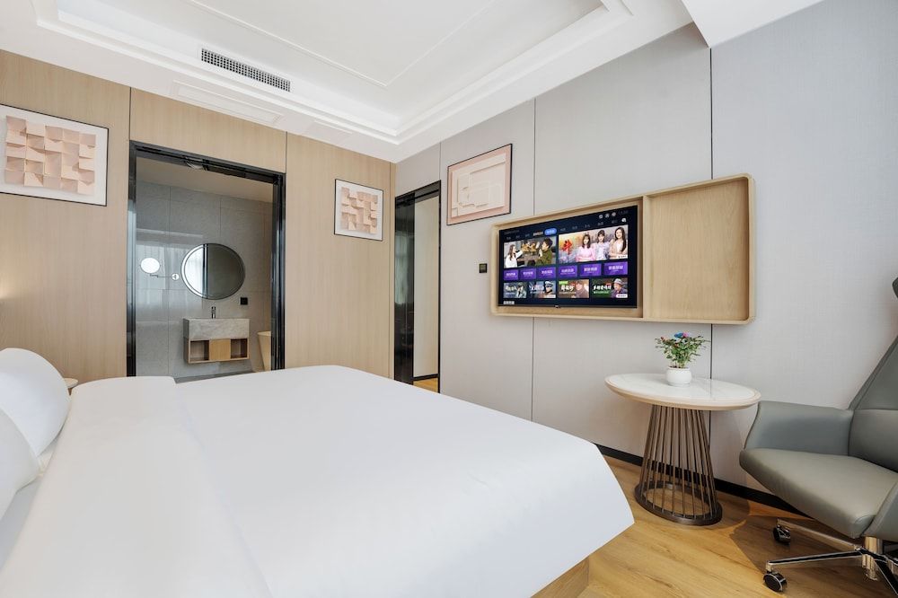 Wanzai Yijia La Maison Hotel Executive Suite, City View 4