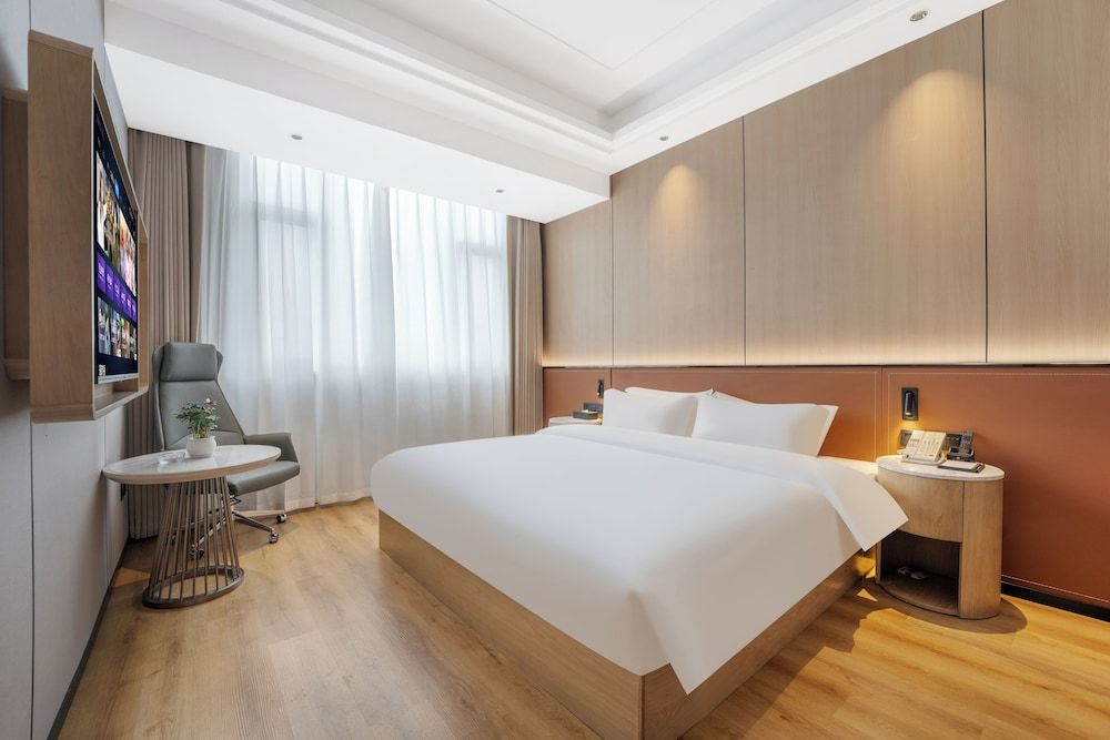 Wanzai Yijia La Maison Hotel Executive Suite, City View 2