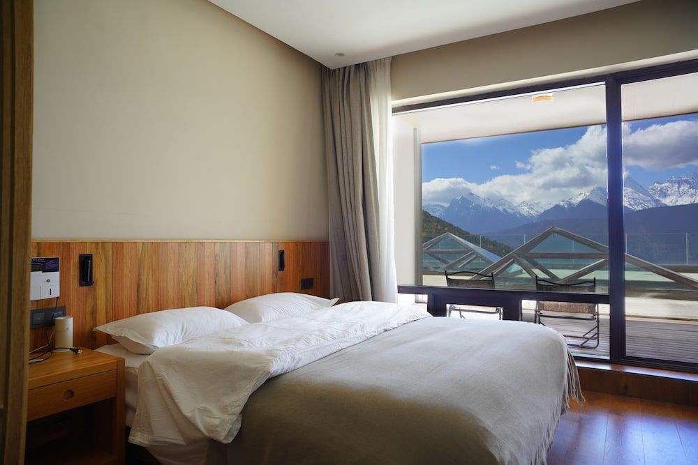 Wake UP IN SNOW MOUNTAIN Classic Double Room, Hill View 4