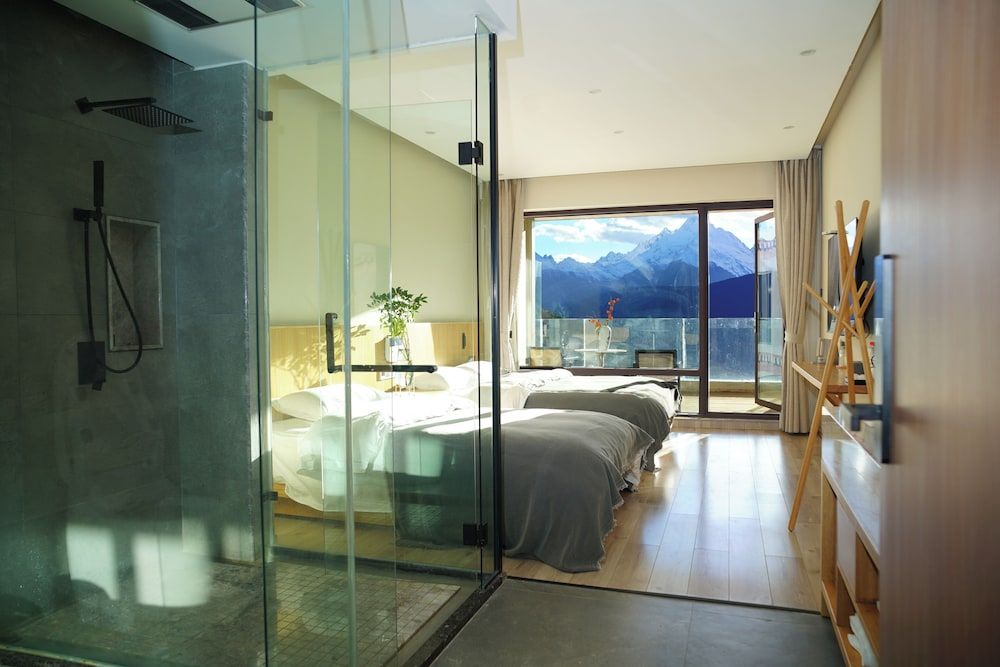 Wake UP IN SNOW MOUNTAIN Comfort Triple Room, Mountain View 7