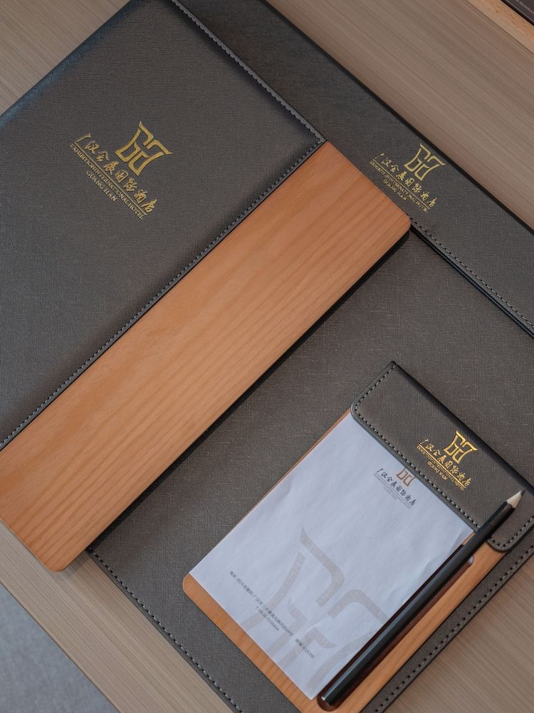 EXHIBTION INTERNATIONAL HOTEL GUANG HAN Standard Studio Suite, Park View 9