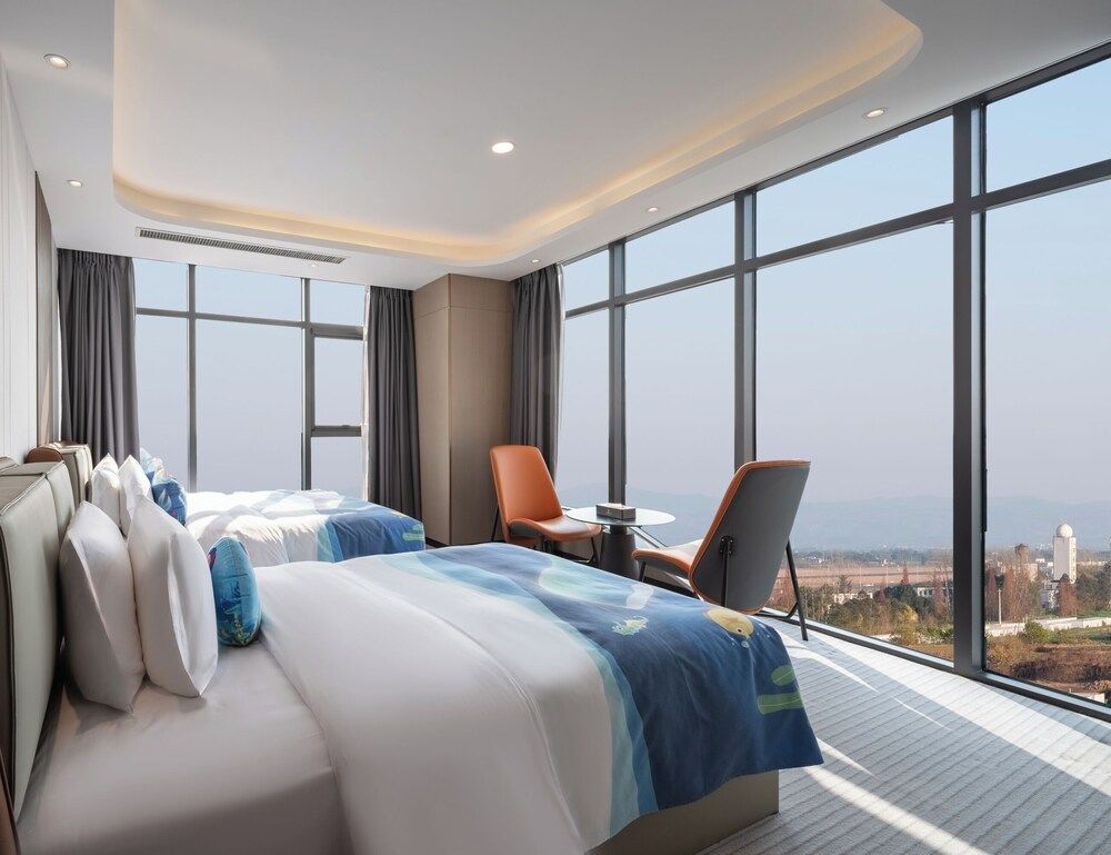 EXHIBTION INTERNATIONAL HOTEL GUANG HAN Family Studio Suite, Park View 2