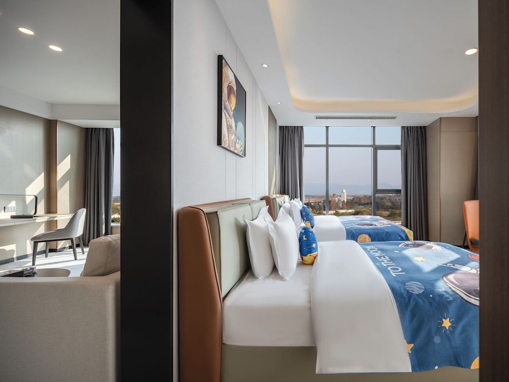 EXHIBTION INTERNATIONAL HOTEL GUANG HAN Family Studio Suite, Park View 4