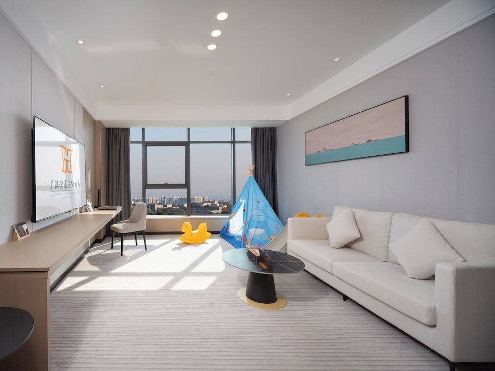 EXHIBTION INTERNATIONAL HOTEL GUANG HAN Family Studio Suite, Park View 9