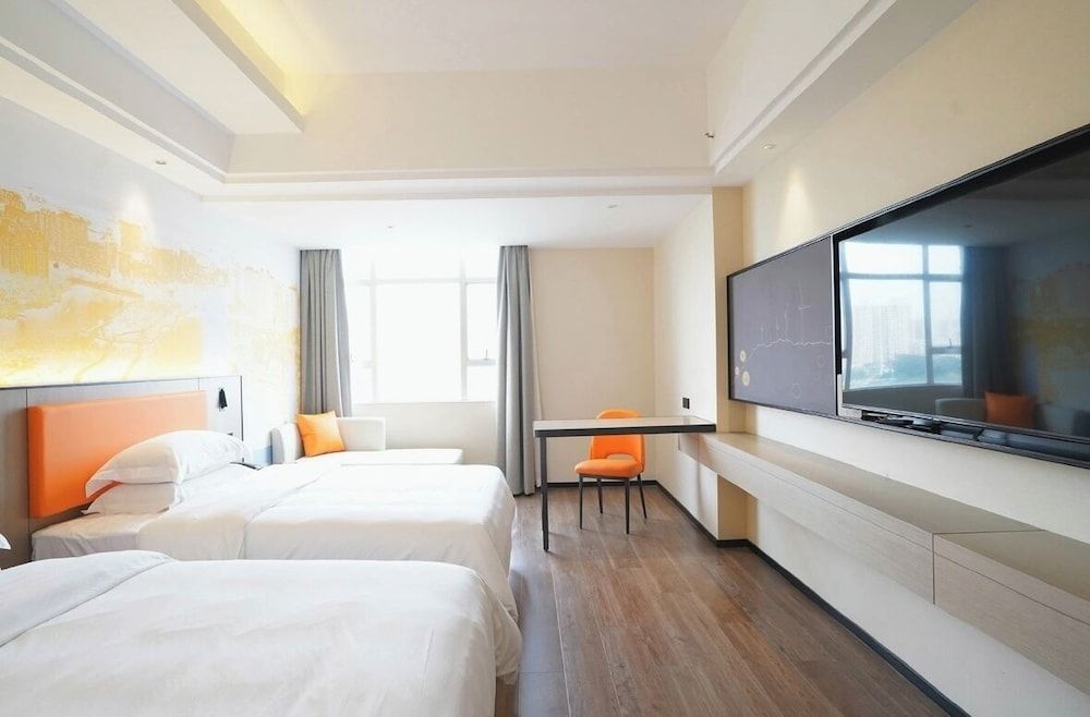yi xuan hotel - bus station Family Room 4