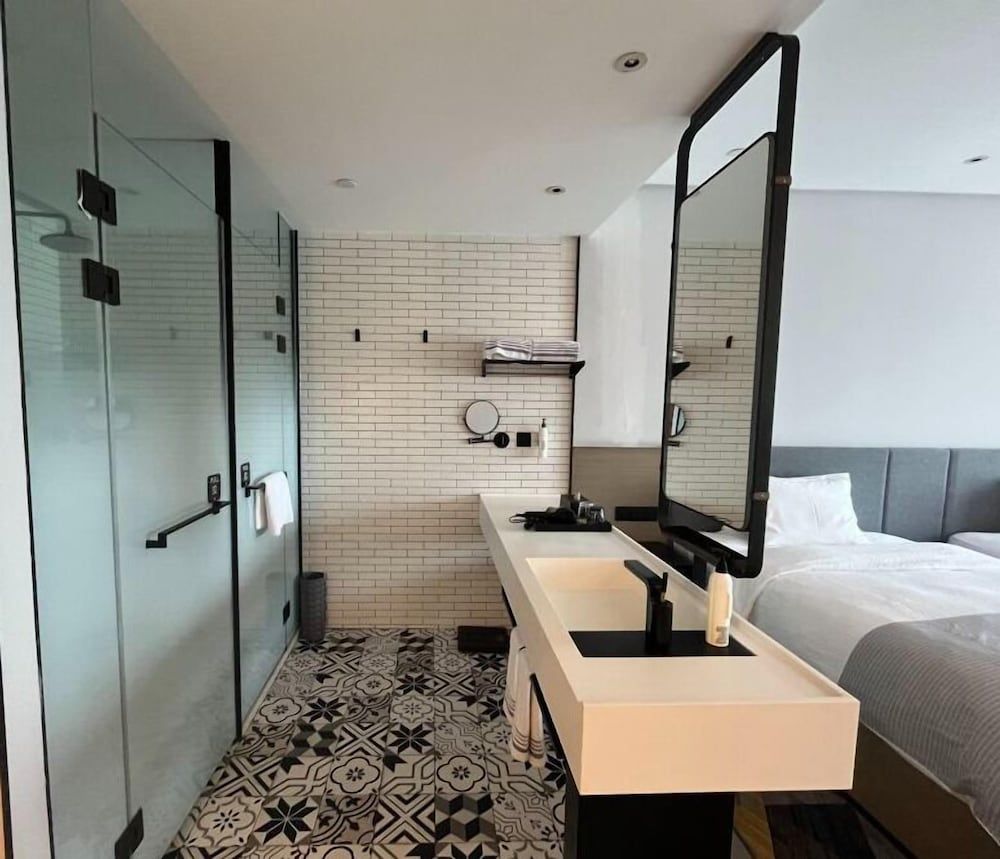 Wanda Moments NingBo Superior Twin Room, Multiple Beds, City View 5