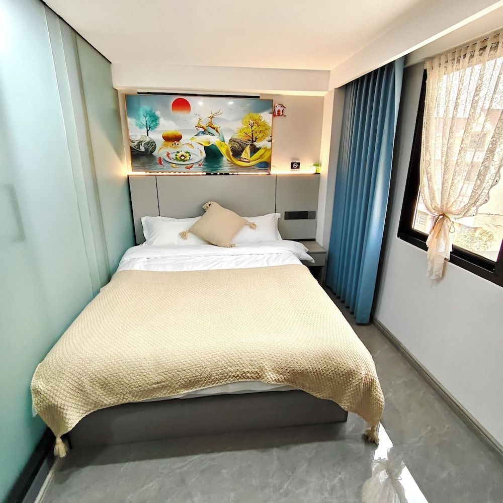 Economy Room