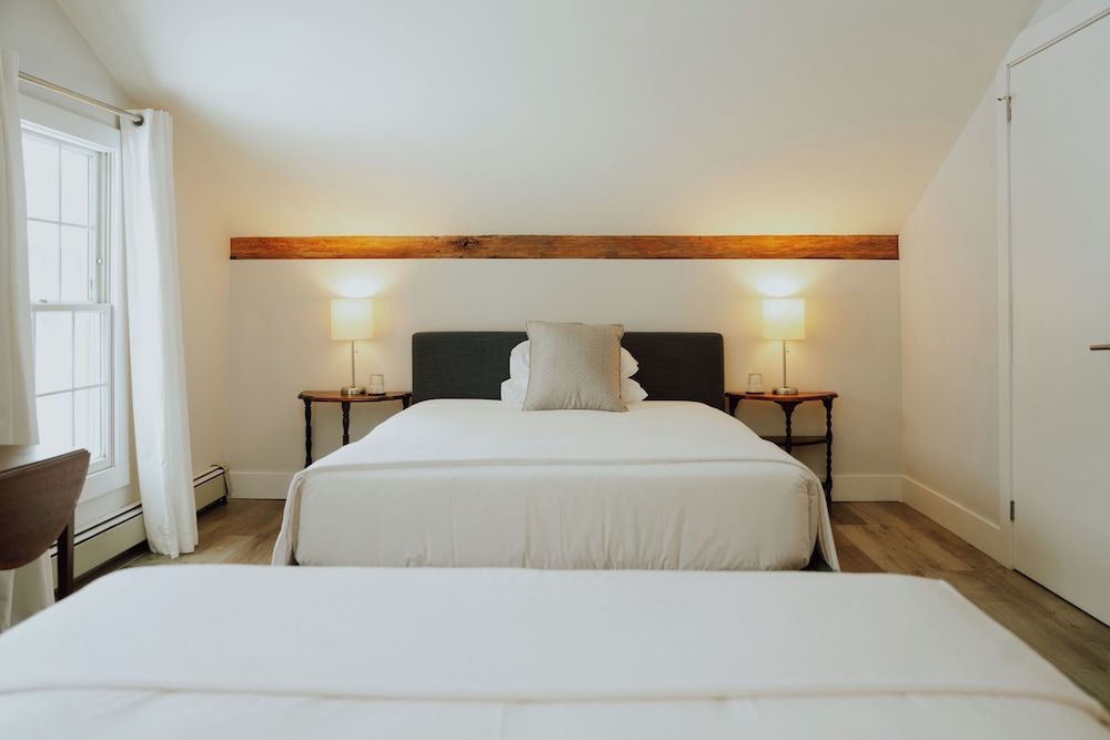 Luxurious Two BR Apt River View NOTL