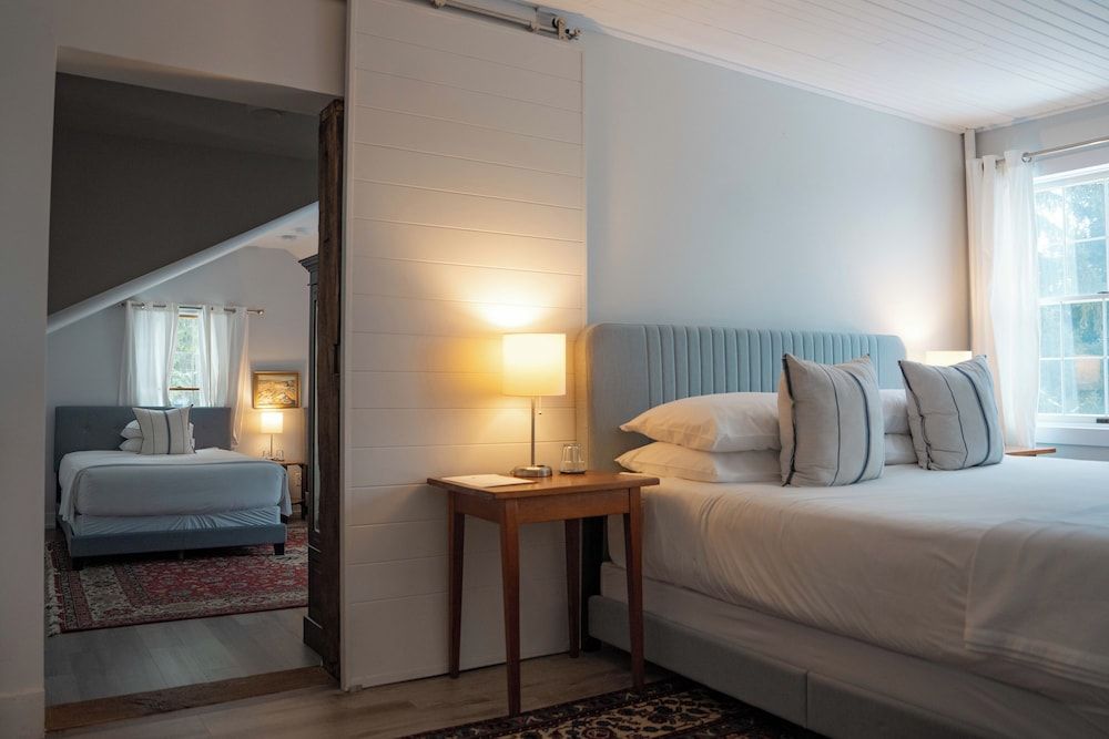 Historic Inn Two Bedroom Suite NOTL