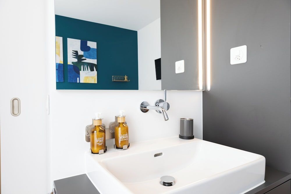 Ambrosia Guesthouse Single Room 4