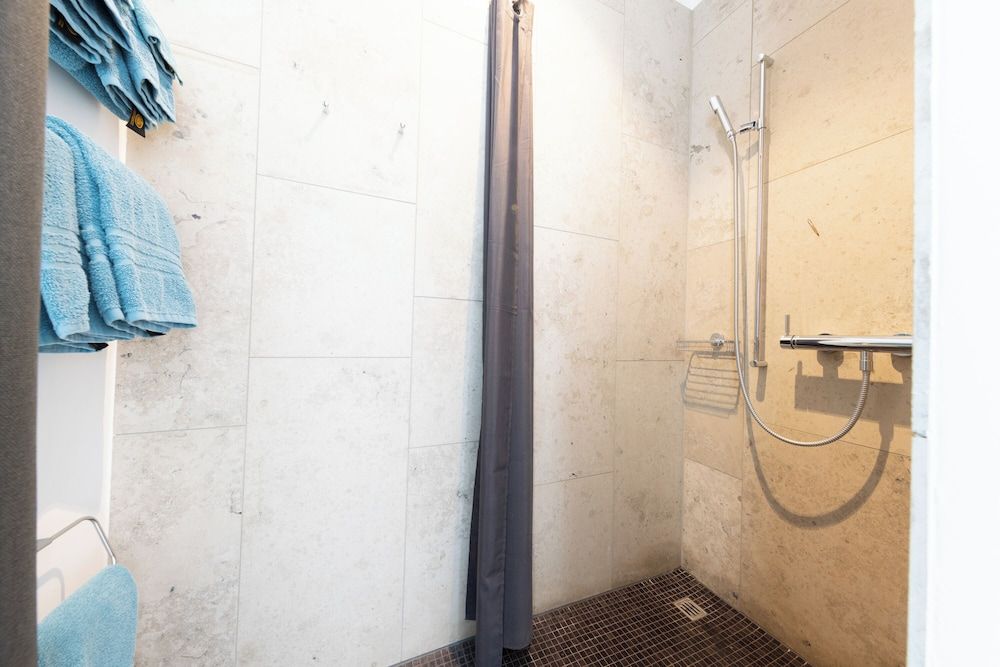 Ambrosia Guesthouse Single Room 5