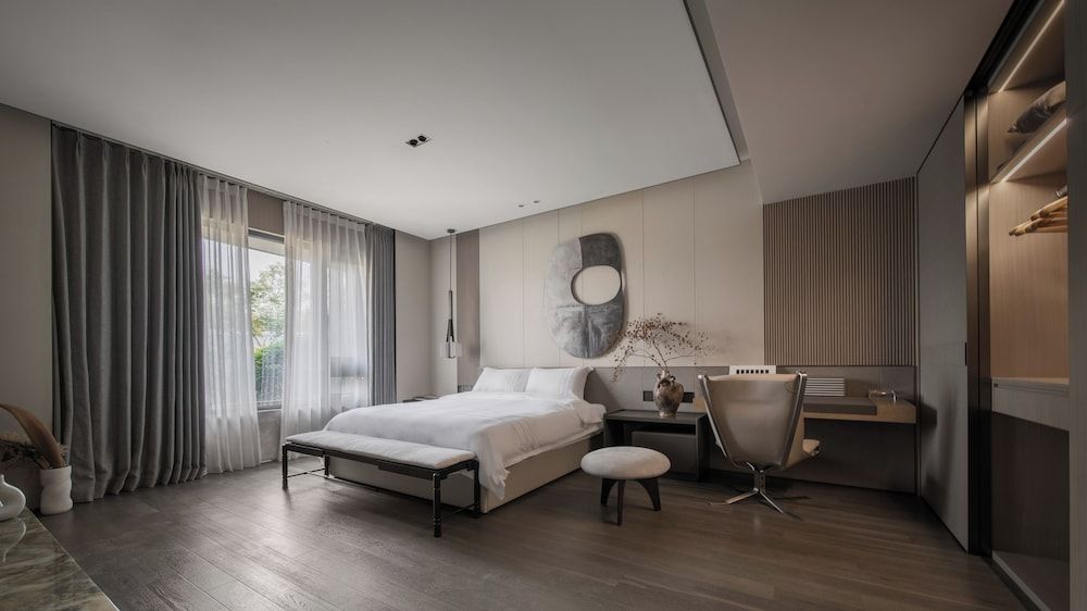 Superior Suite, Lake View