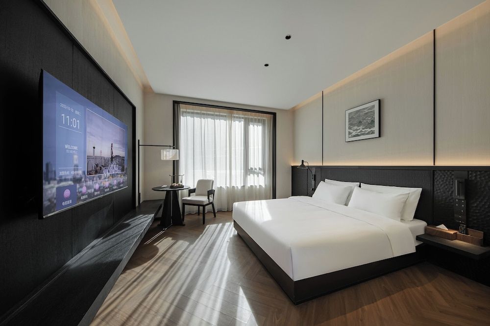 Non Hills Elite Double Room, Mountain View 3