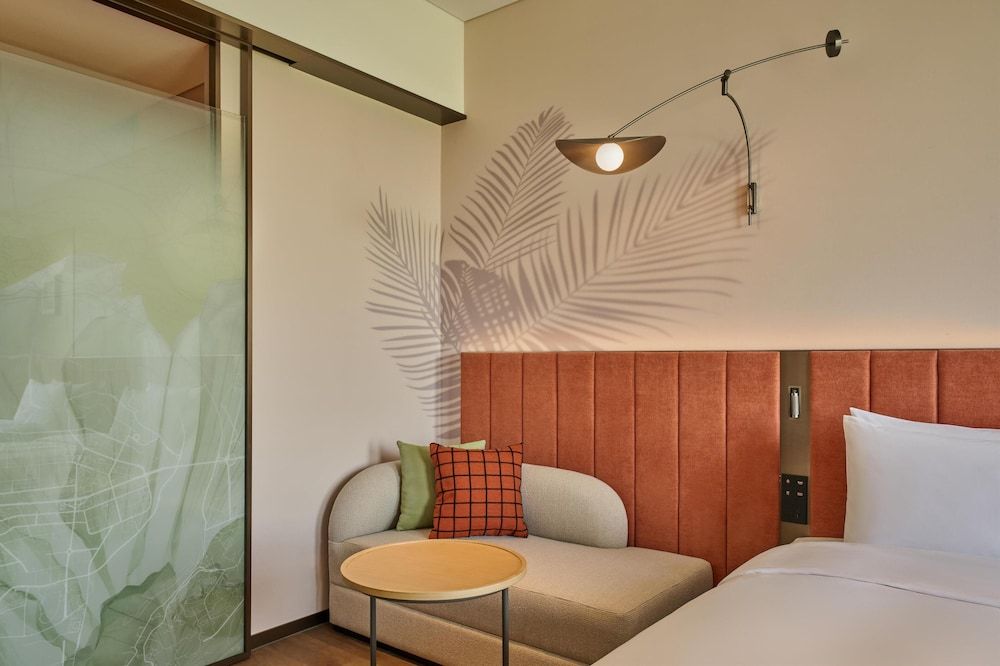 Comfort Room, 1 King Bed (High Floor)