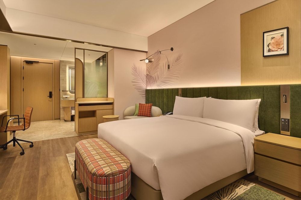 Basic Room, 1 King Bed