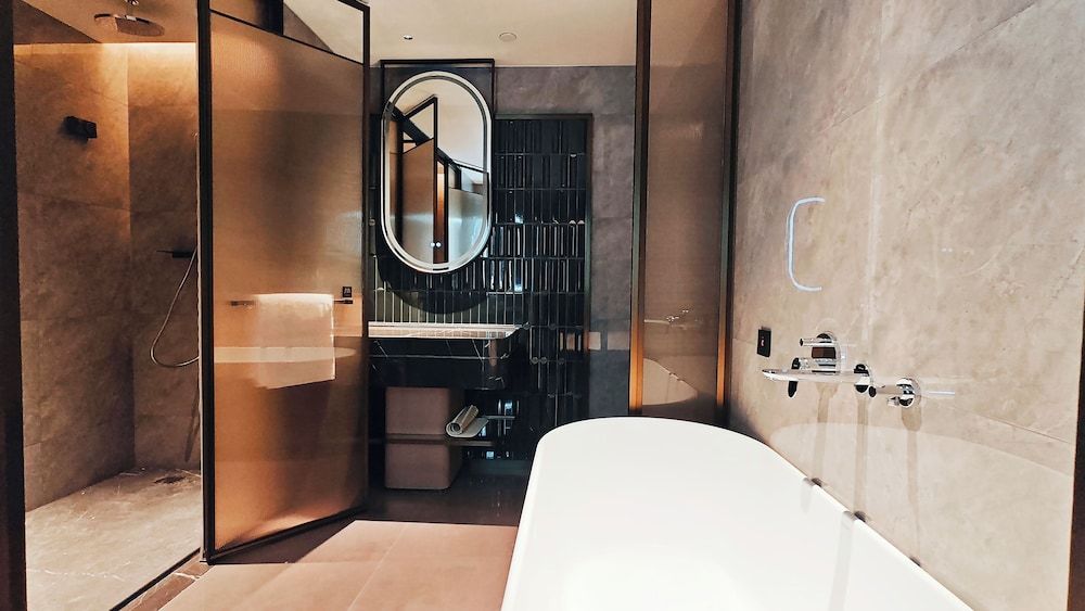 Supreme City Wall View Suite