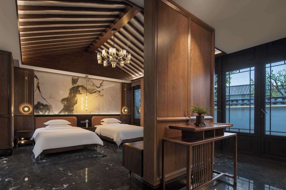 Luxury Suite, Garden View