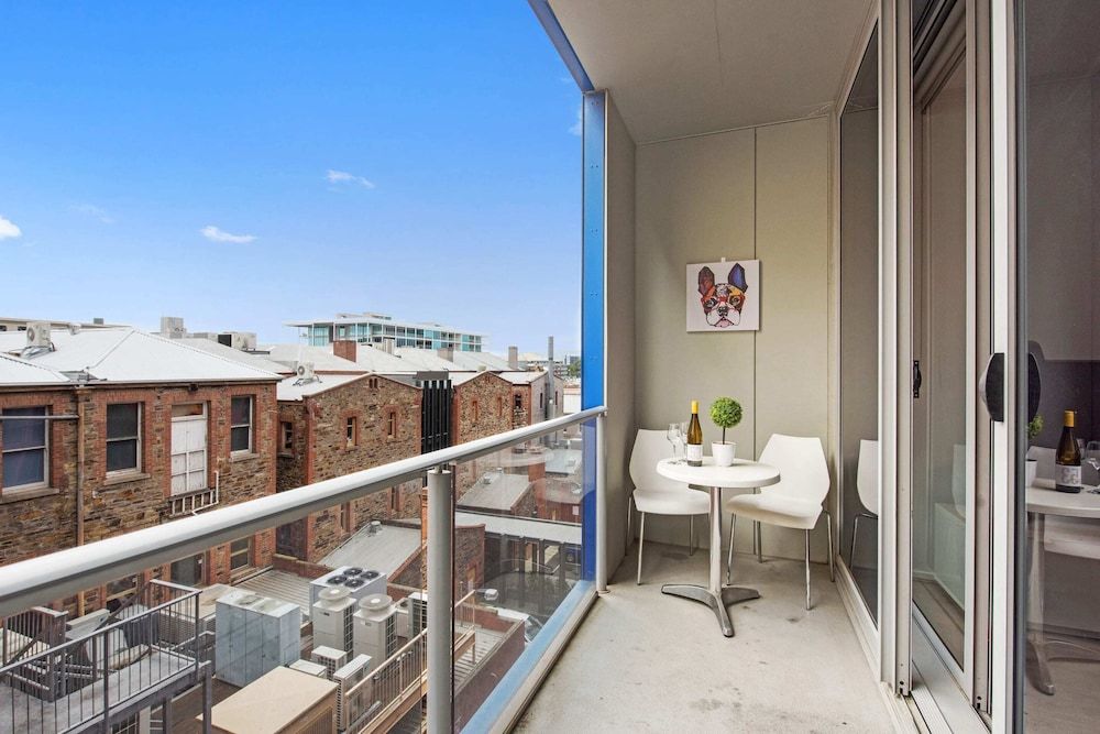 Swainson on Bent City Apartment, 2 Bedrooms 95