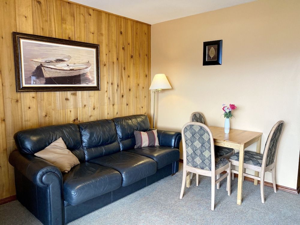 Rocky Mountain Springs Lodge Standard Room, 1 Queen Bed, Mountain View 10