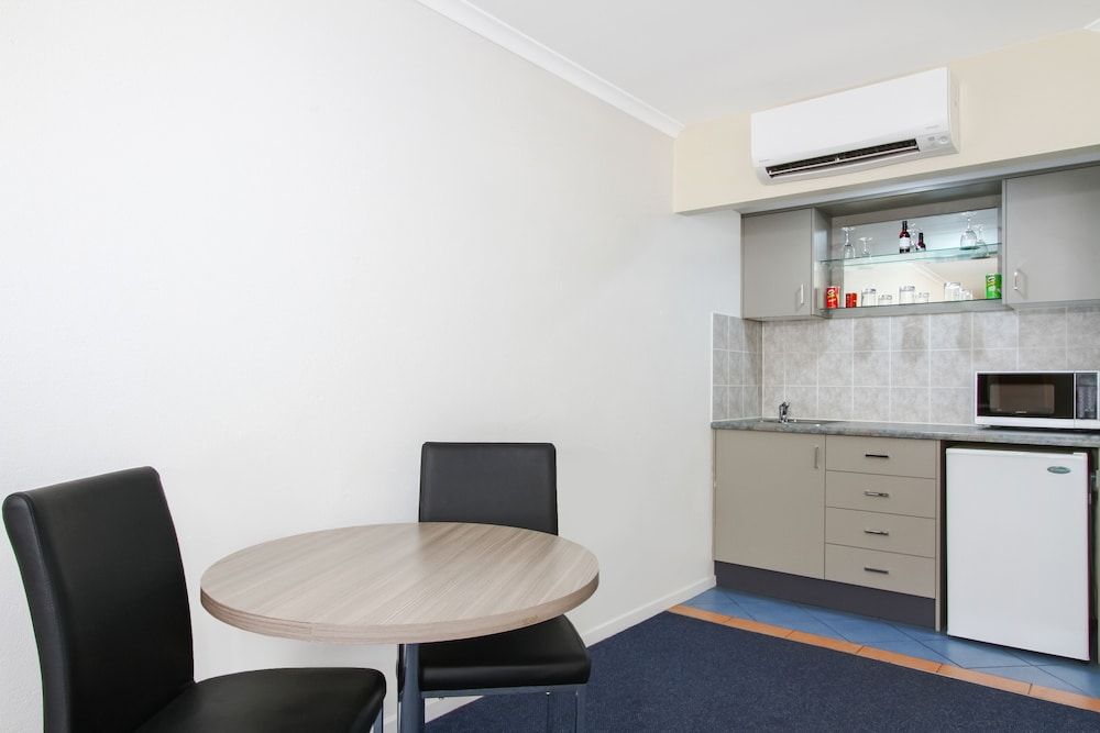 Thunderbird Motel Deluxe Room, Kitchenette, Free Wi-Fi & Parking 7