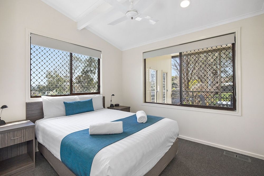 Thunderbird Motel Standard Room, Kitchen (Thunderbird Cottage), Free Wi-Fi & Parking 2