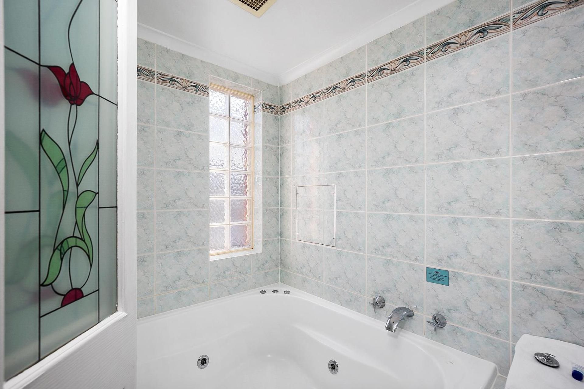 Executive Queen Room with Spa Bath 