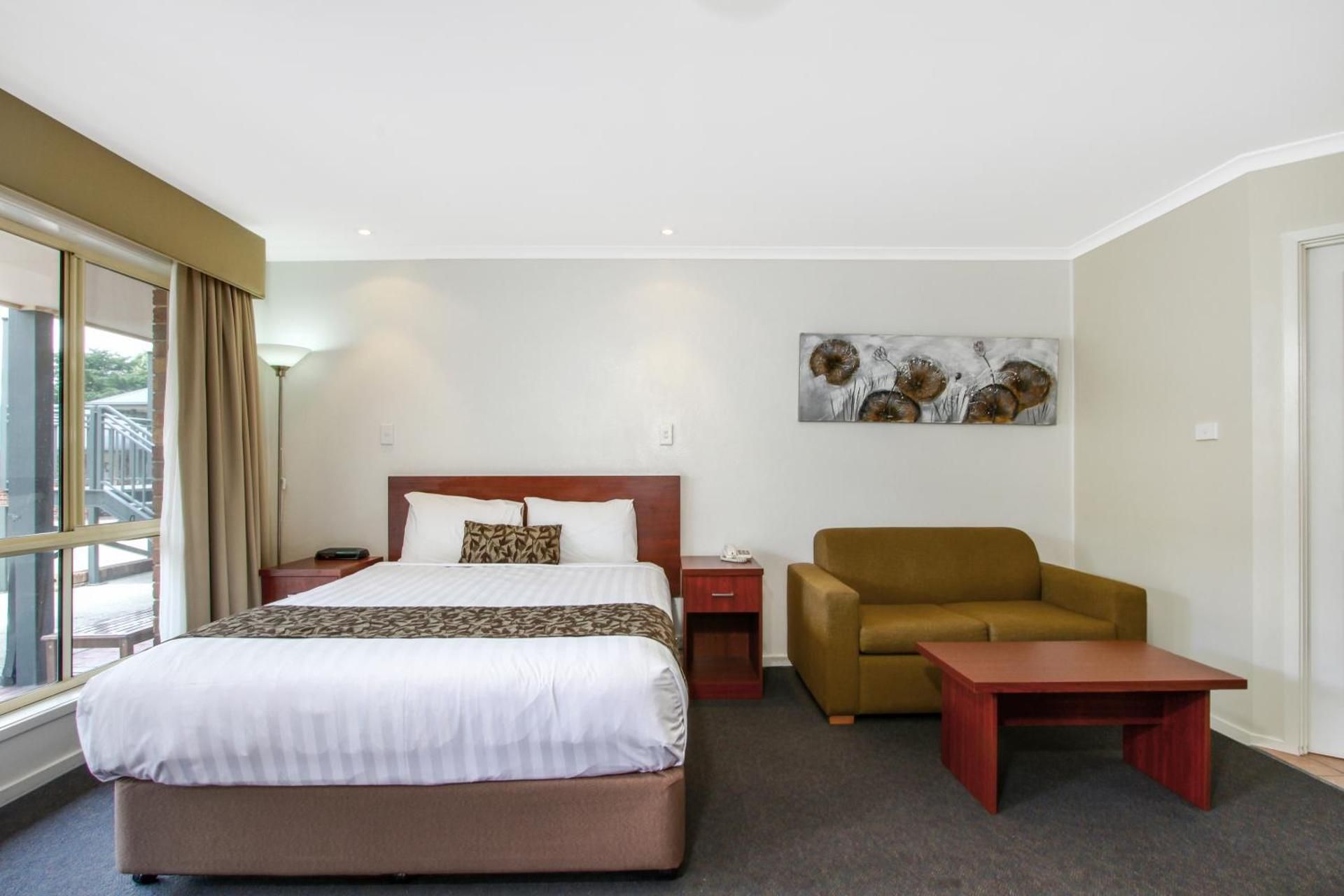 Executive Queen Room with Spa Bath 