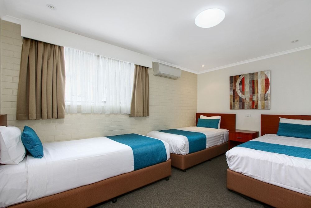 Thunderbird Motel Executive Suite, 2 Bedrooms, Kitchenette, Free Wi-Fi & Parking 2