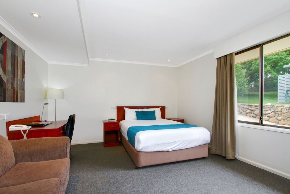 Thunderbird Motel Executive Suite, 2 Bedrooms, Kitchenette, Free Wi-Fi & Parking 3