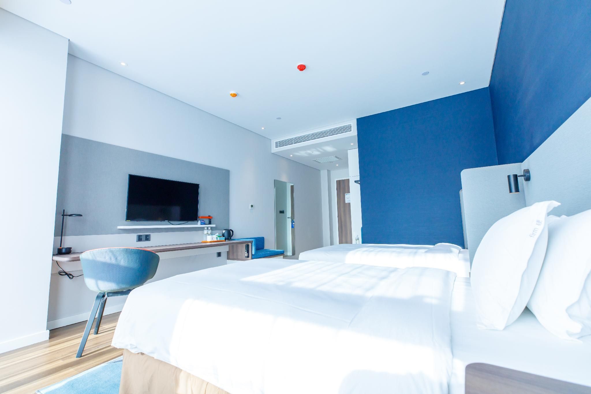 1 King Bed Suite Additional Living Area