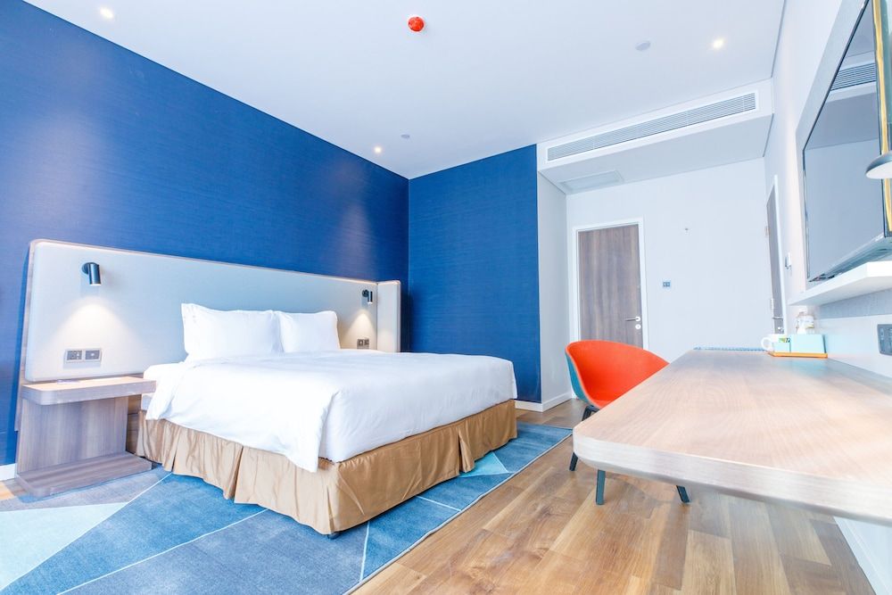 Standard Room, 1 King Bed (Extra Floor Space)