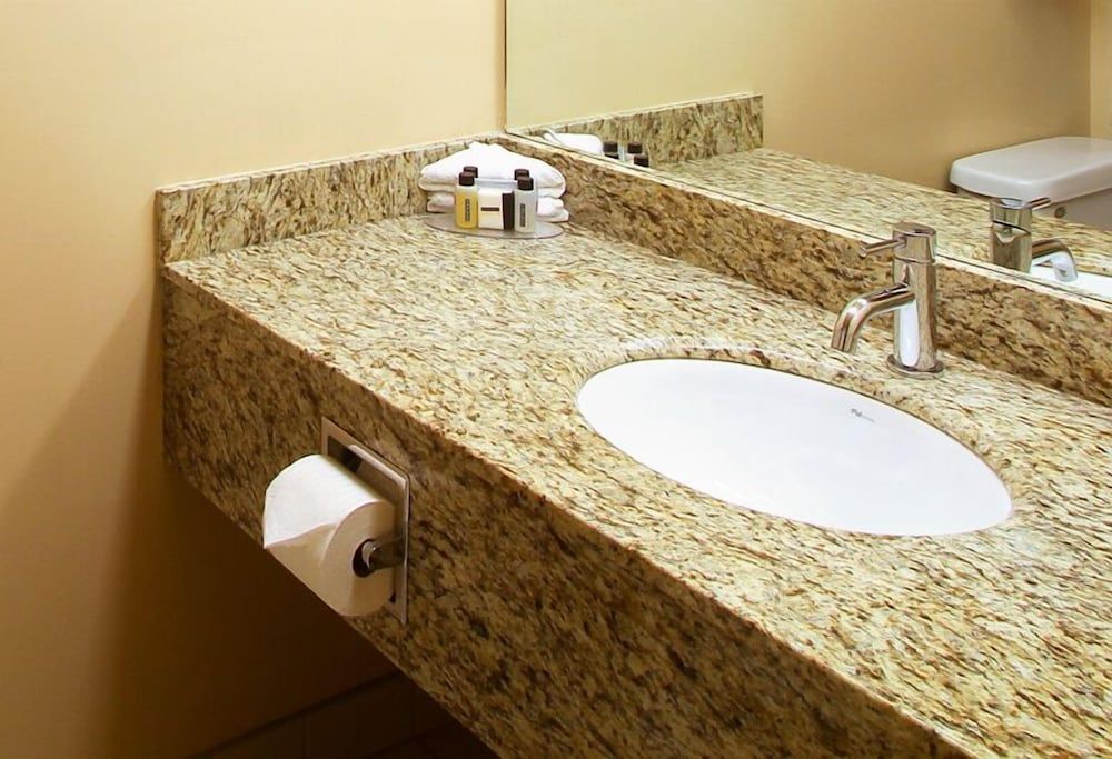 Century Casino & Hotel Edmonton Double Room, 2 Queen Beds 6