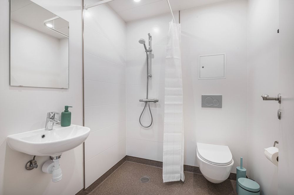 Kragsbjerggaard Hotel Comfort Quadruple Room, Garden View 4