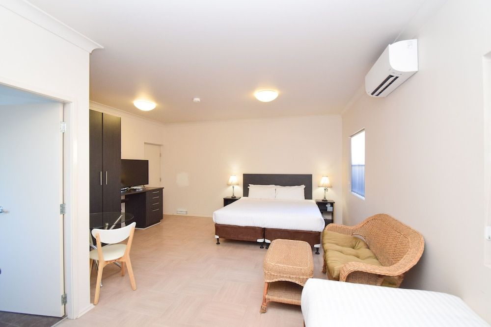 Station Hotel Motel Kurri Kurri Twin room with Kitchen 2