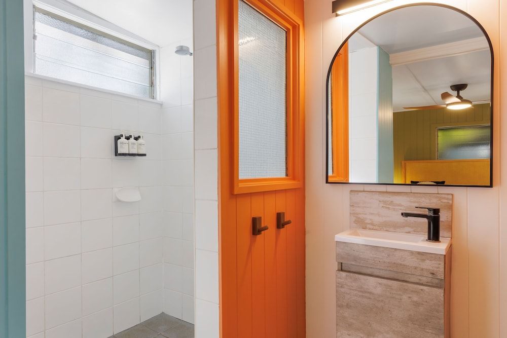 Bounce Magnetic Island Standard Room (Queen), Private Bathroom 3