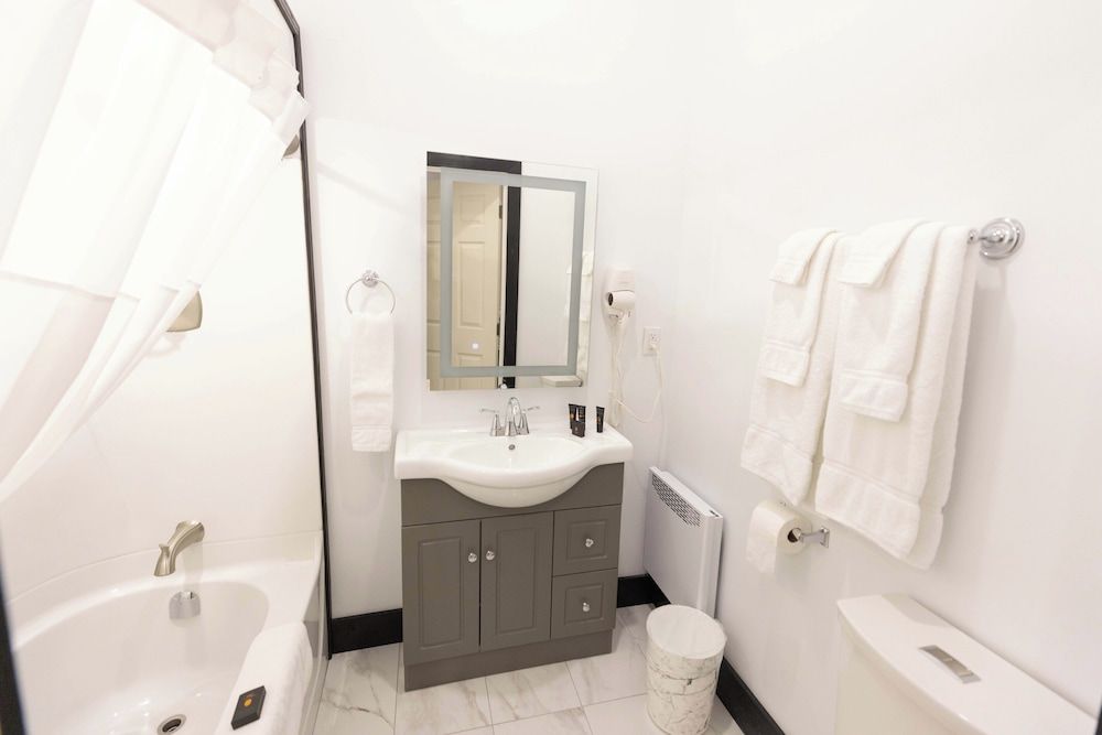 Motel 7 Inn & Suites Executive Studio Suite 7