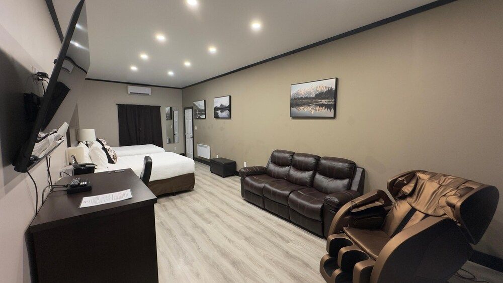 Motel 7 Inn & Suites Executive Studio Suite 11