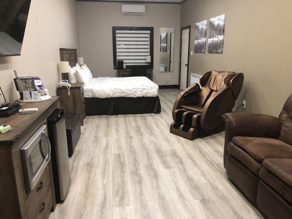 Motel 7 Inn & Suites Executive Studio Suite