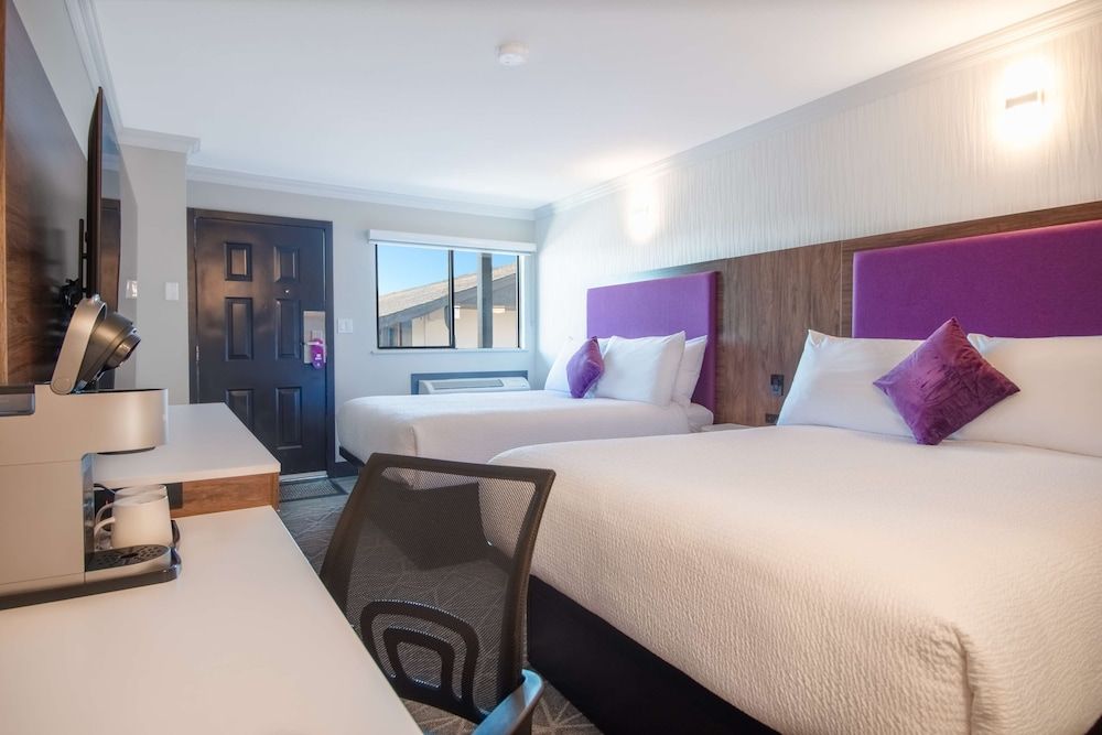 Coast Courtenay Hotel Room, 2 Queen Beds, Kitchenette 5