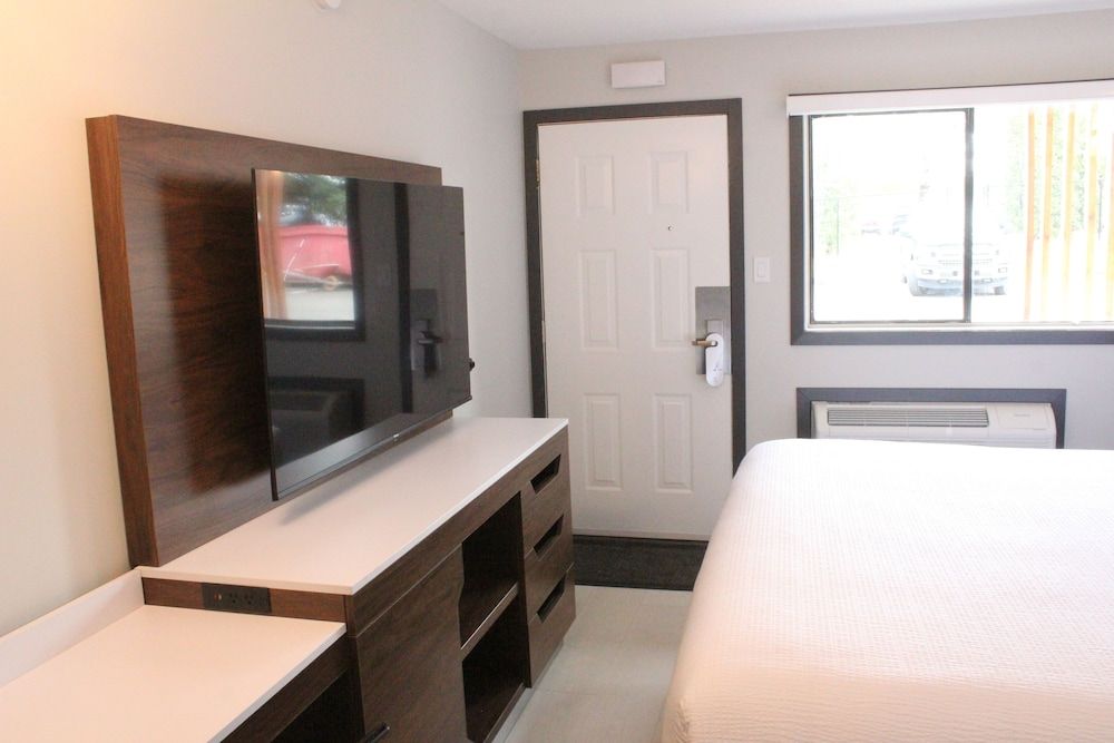 Coast Courtenay Hotel Room, 1 King Bed 2