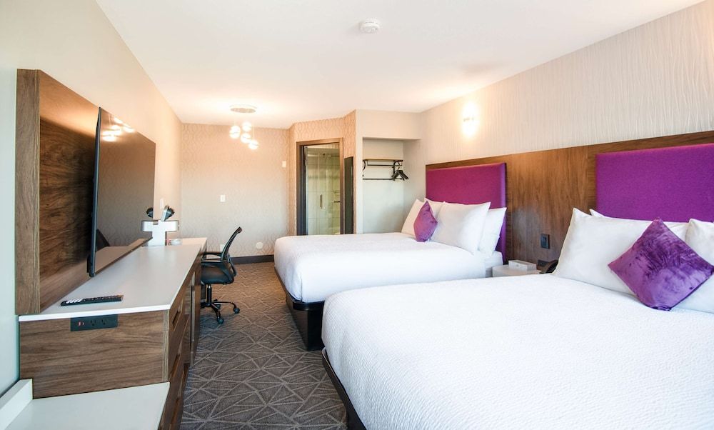 Coast Courtenay Hotel Room, 2 Queen Beds 6