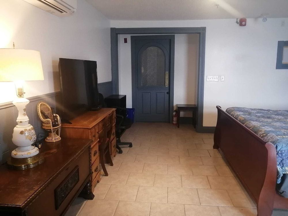 Digby Sailboat Suites Signature Room 9