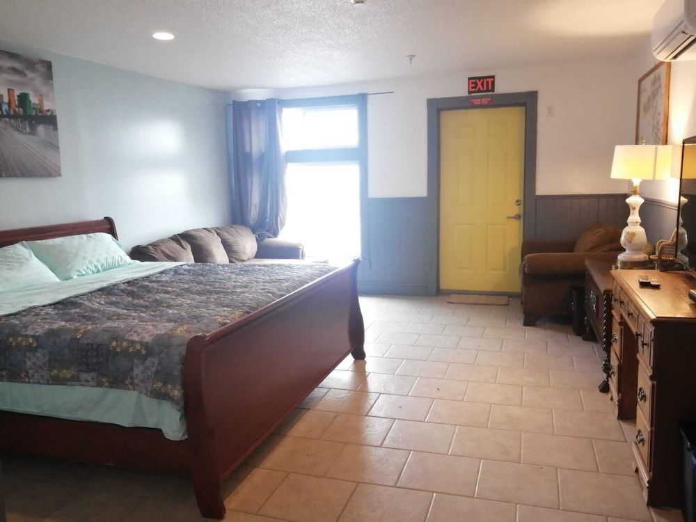 Digby Sailboat Suites Signature Room