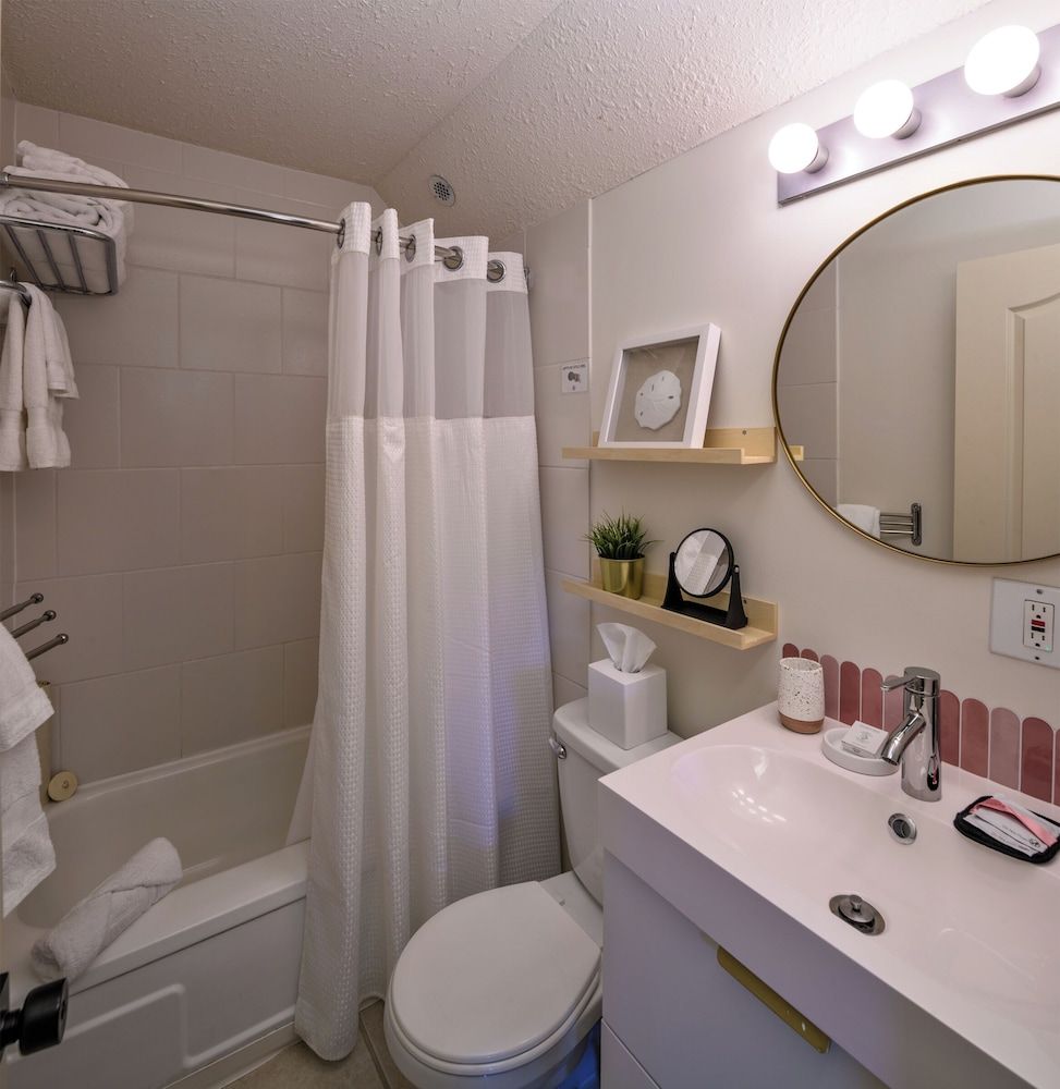 Lakeside Villa & Nordic Spa Deluxe Suite, 1 Bedroom, Kitchen (Dog Friendly) 2